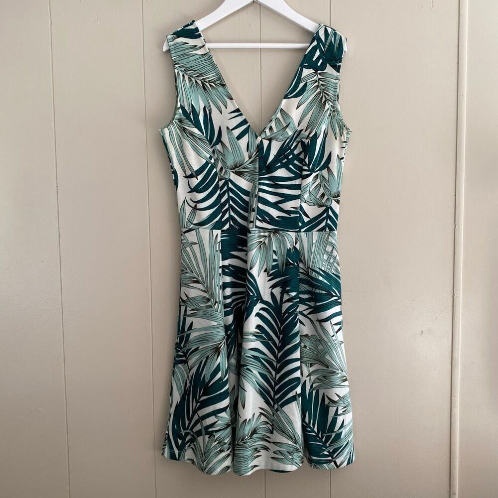 H&M Green Palm Leaf Fit & Flare Dress | Tropical V-Neck Sleeveless Dress Size S